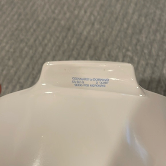 Pyrex Corningware White Glass Baking Dish with Lid 3 Quarts - Picture 3 of 3